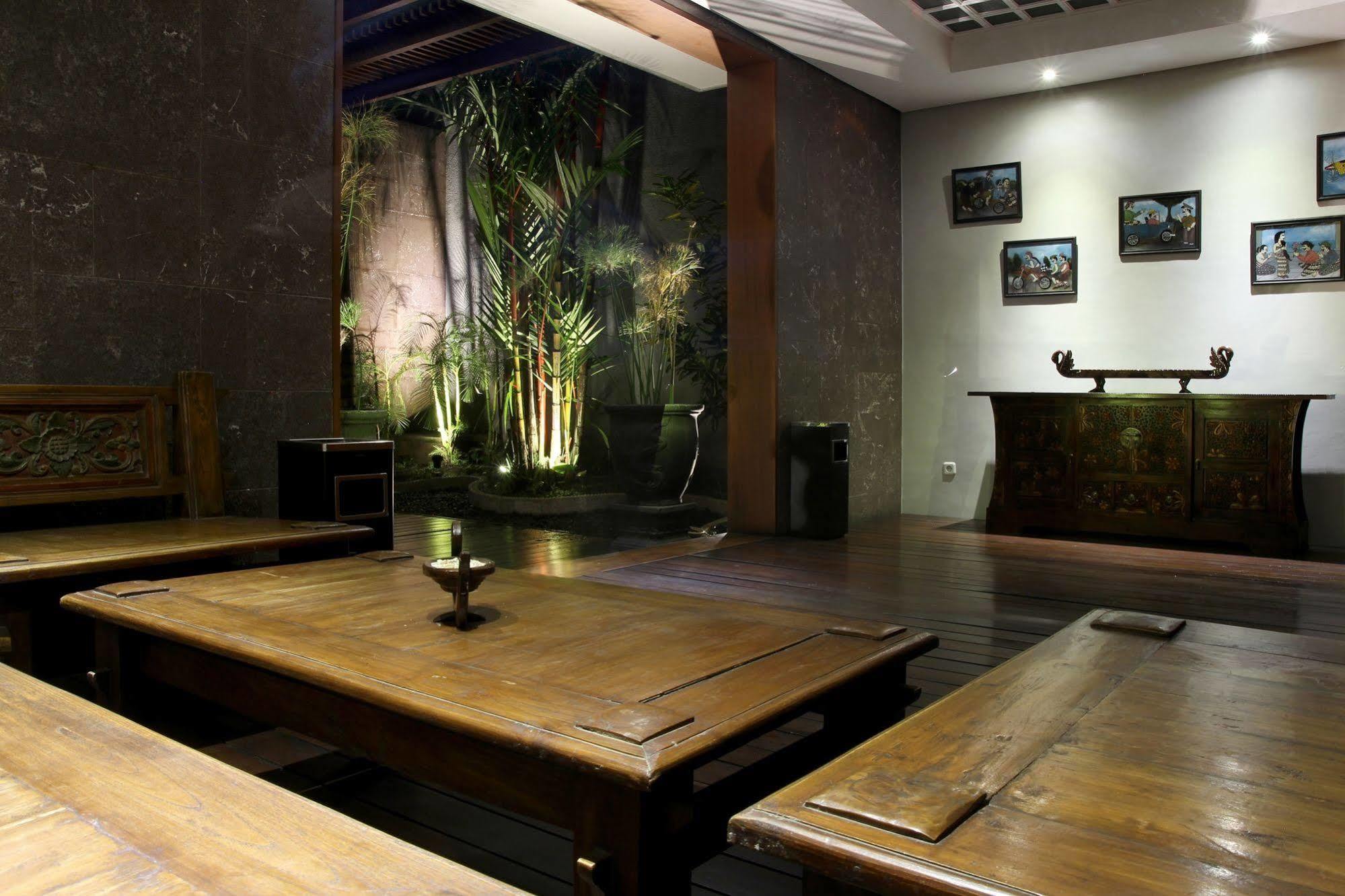 Cozy Boutique Guest House Malang Exterior foto
