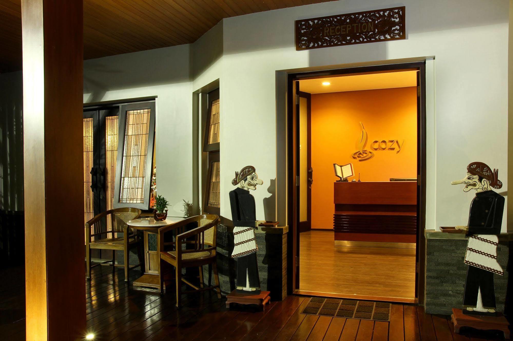 Cozy Boutique Guest House Malang Exterior foto